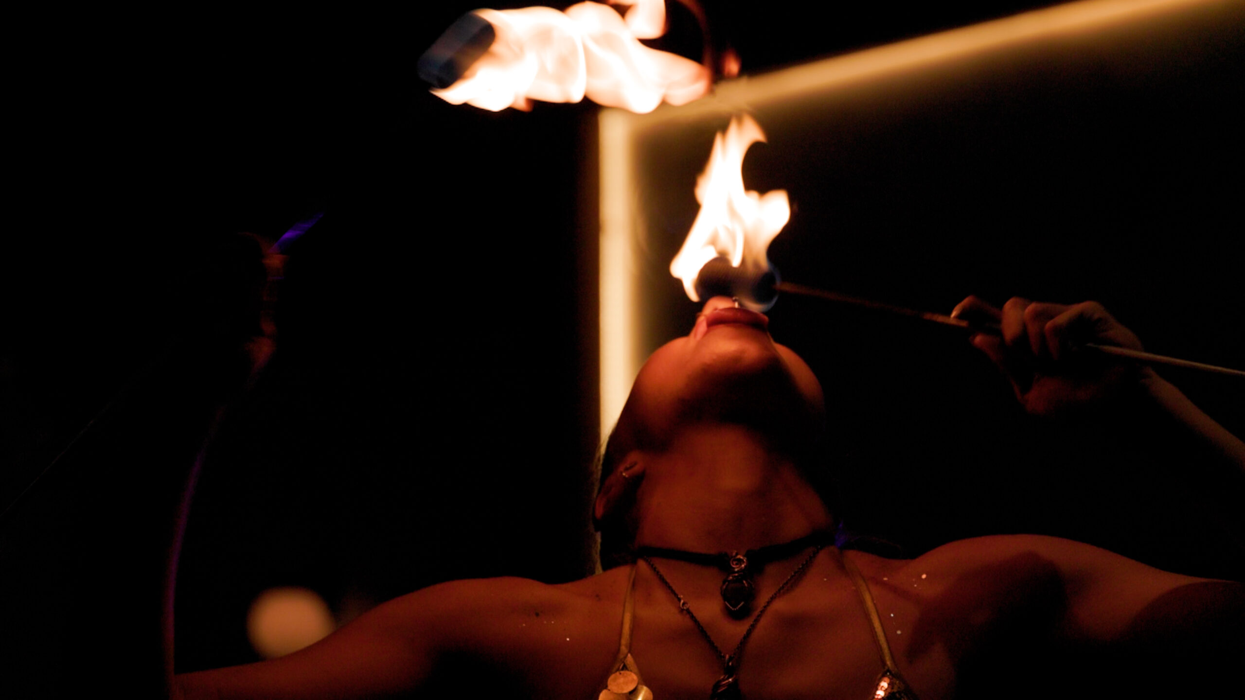 HOLLOW TORTCH (FIRE EATING) 2